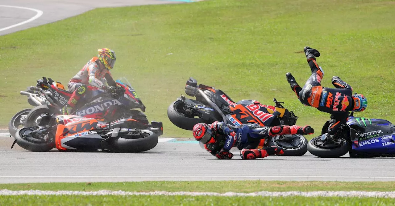 MotoGP : Francesco Bagnaia remporte un GP de Malaisie marqué par un crash impressionnant au départ (photos)