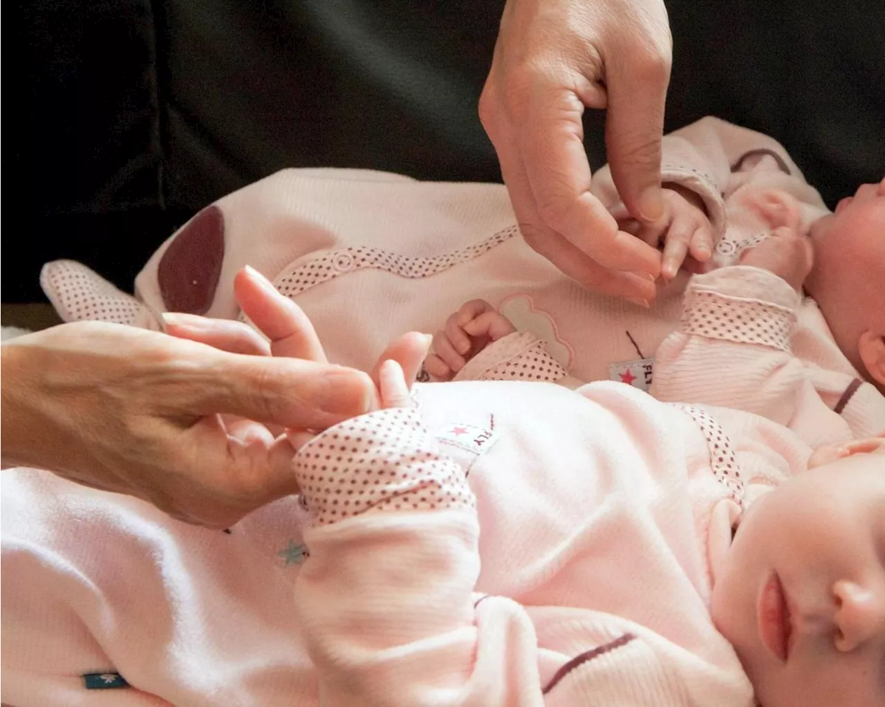 Royaume-Uni : deux femmes échangées à la naissance demandent réparation