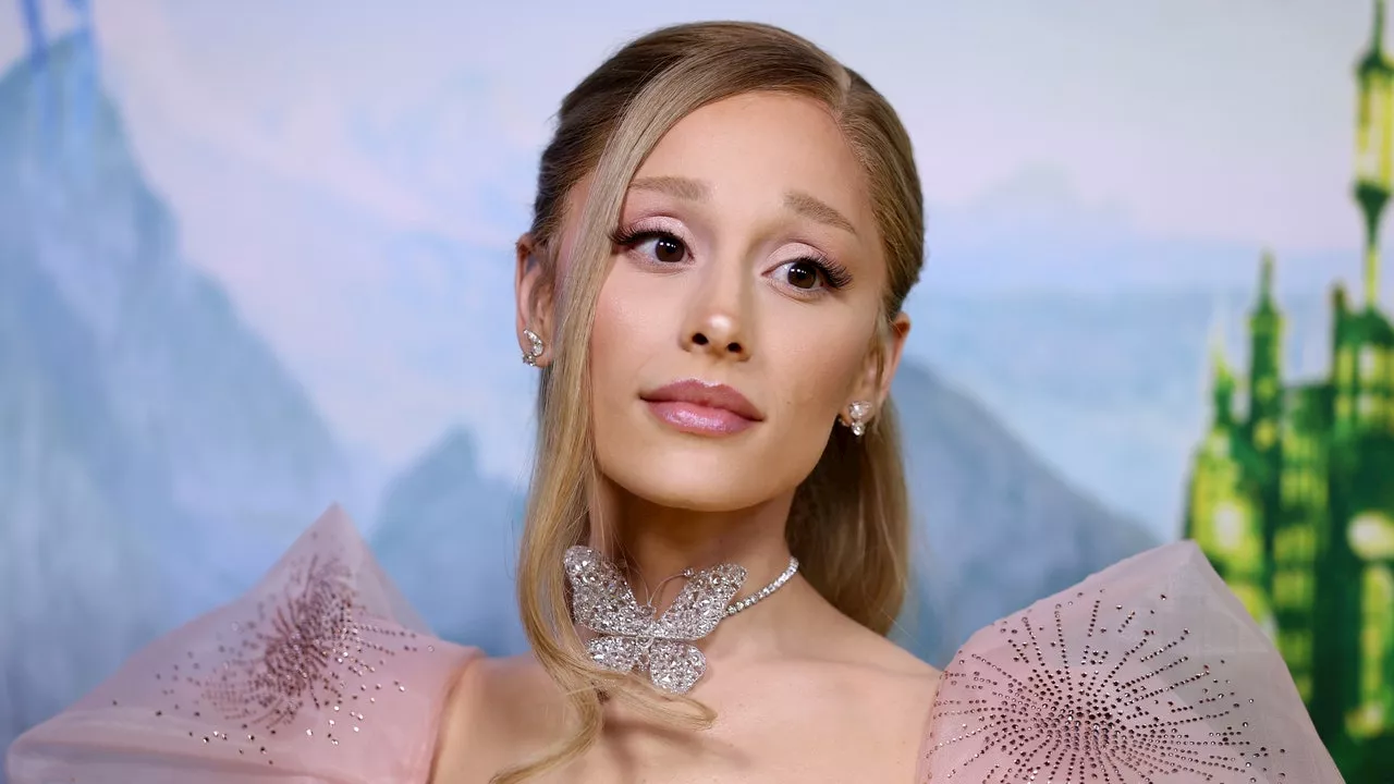 Ariana Grande Recreates Glinda's Original 'Wizard of Oz' Gown at 'Wicked' Premiere