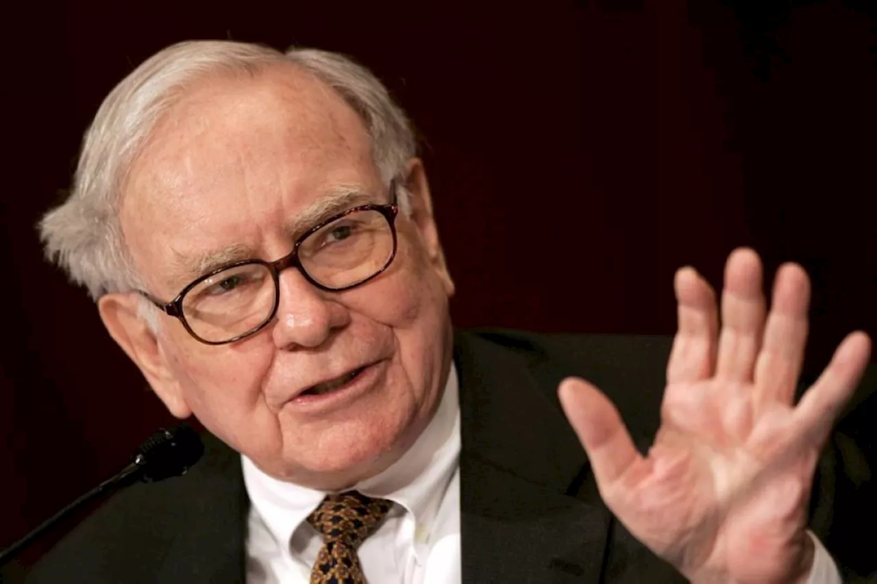 Warren Buffett is sitting on over $325 billion cash as Berkshire Hathaway keeps selling Apple stock