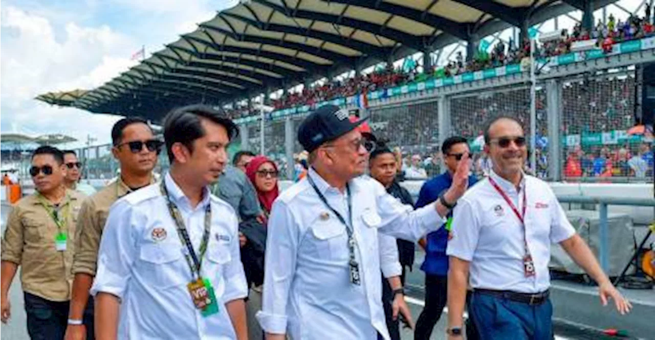 PM Anwar joins spectators at 2024 Malaysian MotoGP