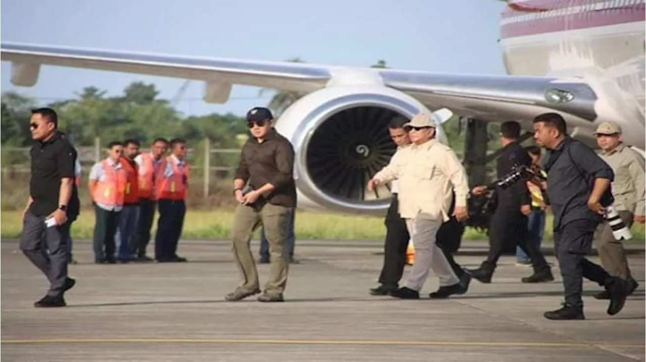 Kunjungi Lumbung Pangan Nasional, Prabowo Bagi-bagi Kaos di Merauke