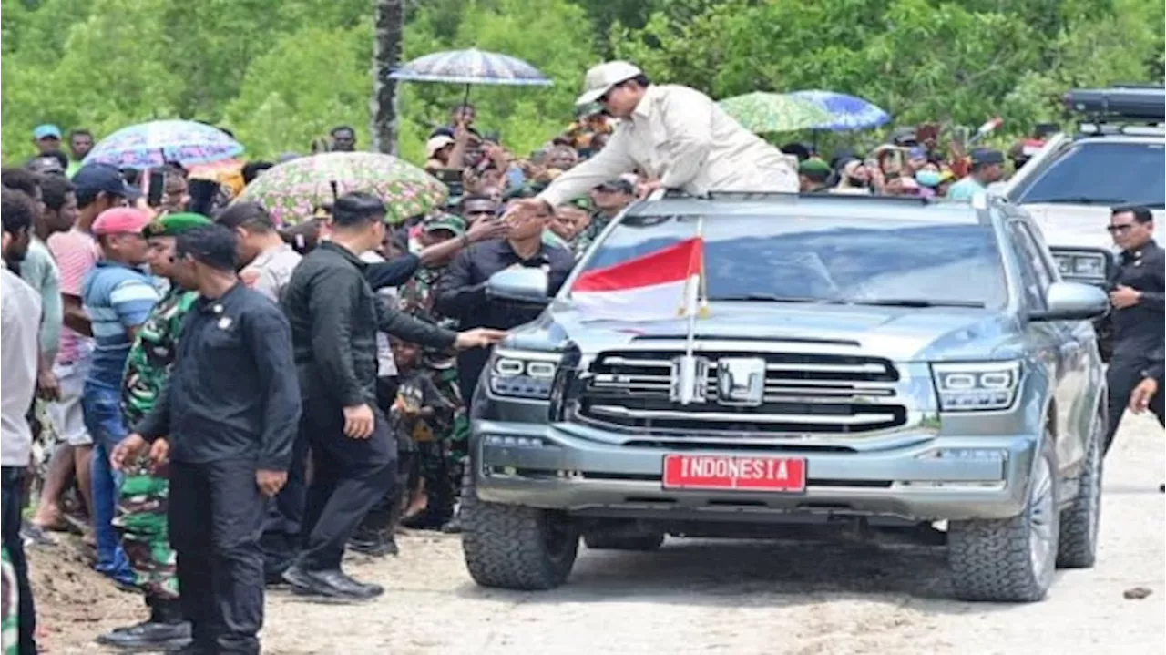 Prabowo Blusukan ke Lumbung Pangan Wanam Merauke Naik SUV China