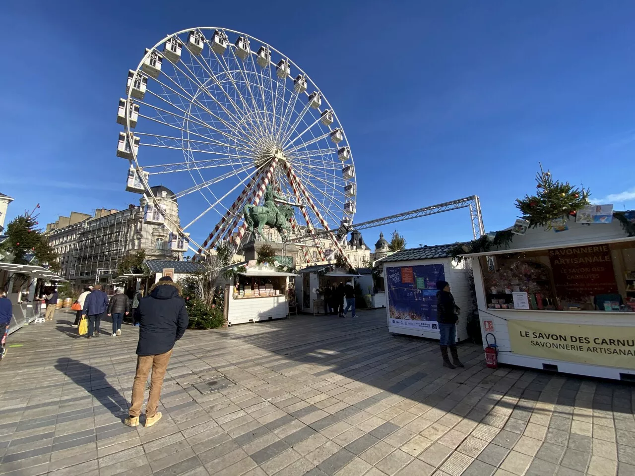 Marché de Noël 2024 : combien peut vous coûter une journée au marché de Noël d'Orléans ?