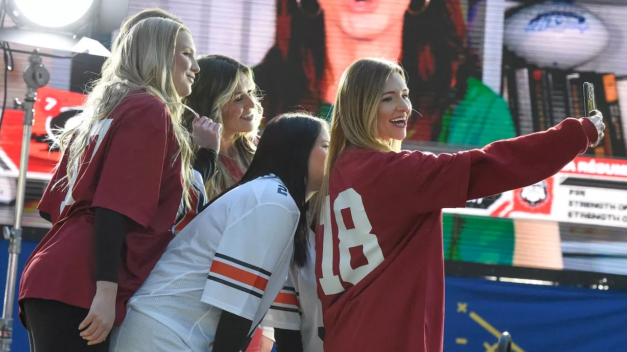 Alabama, Auburn fans endure frigid temps for Iron Bowl pregame, ‘SEC Nation’