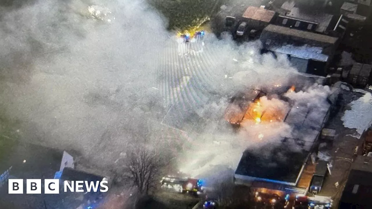 Smoke warning as Upton upon Severn fire destroys industrial building