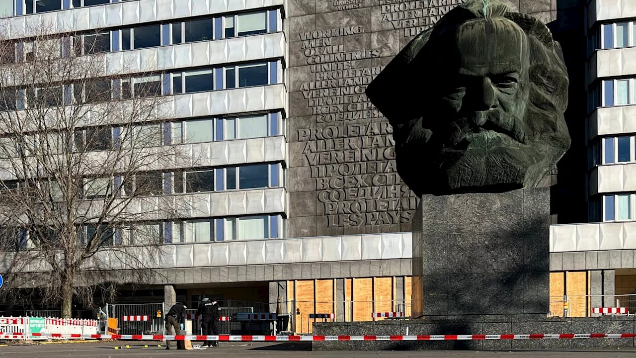 Karl-Marx-Monument: Polizei untersucht versuchtes Tötungsdelikt in Chemnitz