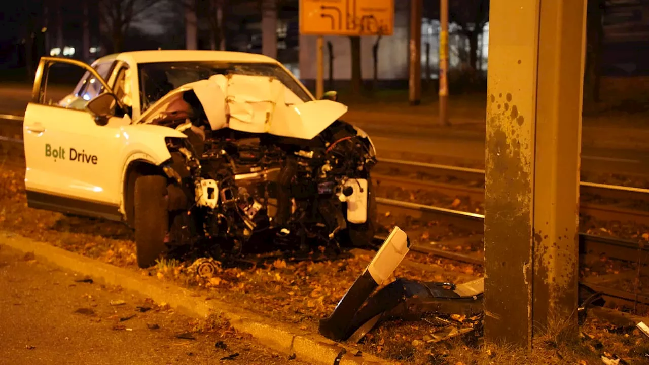 Todesunfall mit Audi Q2 in Berlin: Fahrer stirbt im Krankenhaus