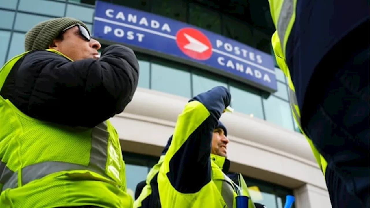 Union files labour complaint against Canada Post over layoffs of striking workers