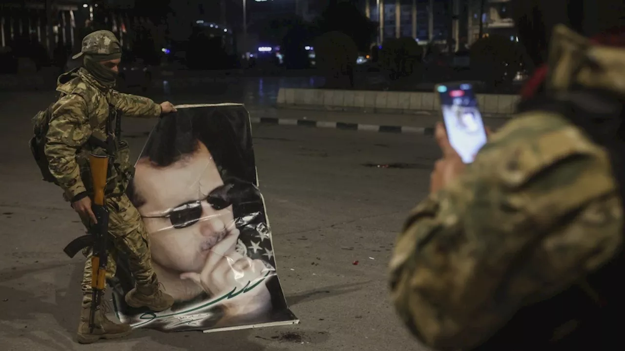 Syrian Insurgents Enter Aleppo, Stepping on Assad’s Portrait