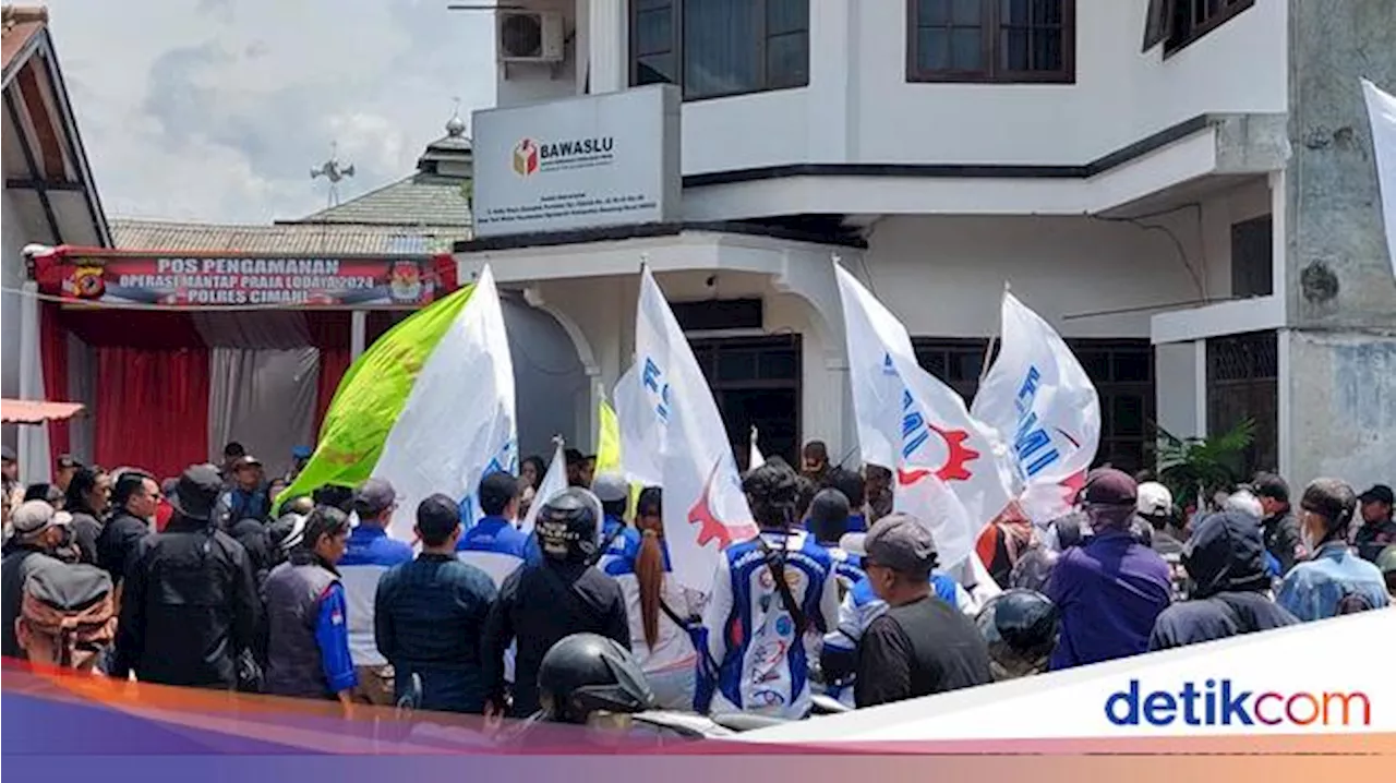 Buruh Geruduk Kantor Bawaslu Bandung Barat