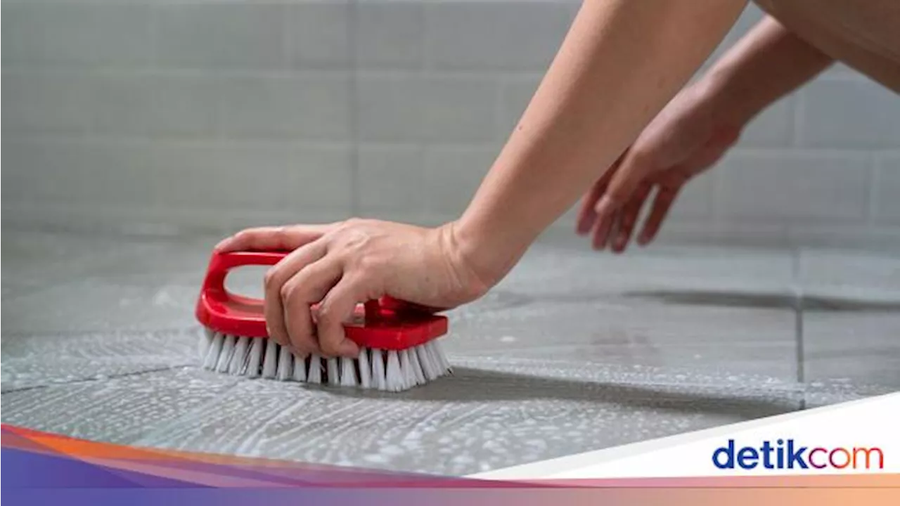 Mudah! Ini 4 Cara Bersihkan Noda Sabun Membandel di Kamar Mandi