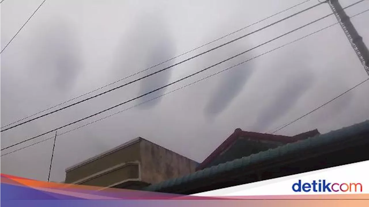 Viral Awan Berbentuk Ruas Jari di Langit Batam, Begini Penjelasan BMKG