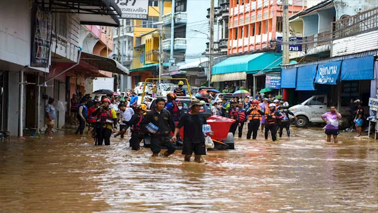 Death toll rises to 12 as Thailand and Malaysia face worst floods in decades