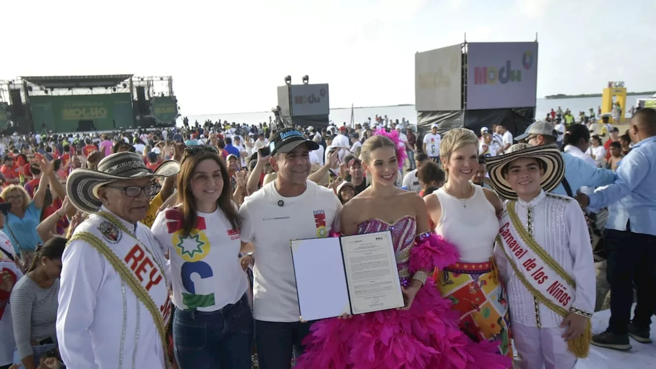 Desde Puerto Mocho, Tatiana Angulo recibe su decreto como reina del Carnaval 2025