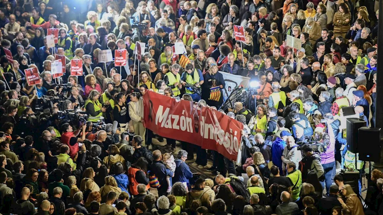 Decenas de miles protestan contra la gestión política de las inundaciones en Valencia