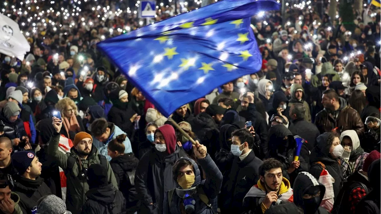 Crise en Géorgie : plus de 100 manifestants interpellés lors d'un rassemblement pro-européen