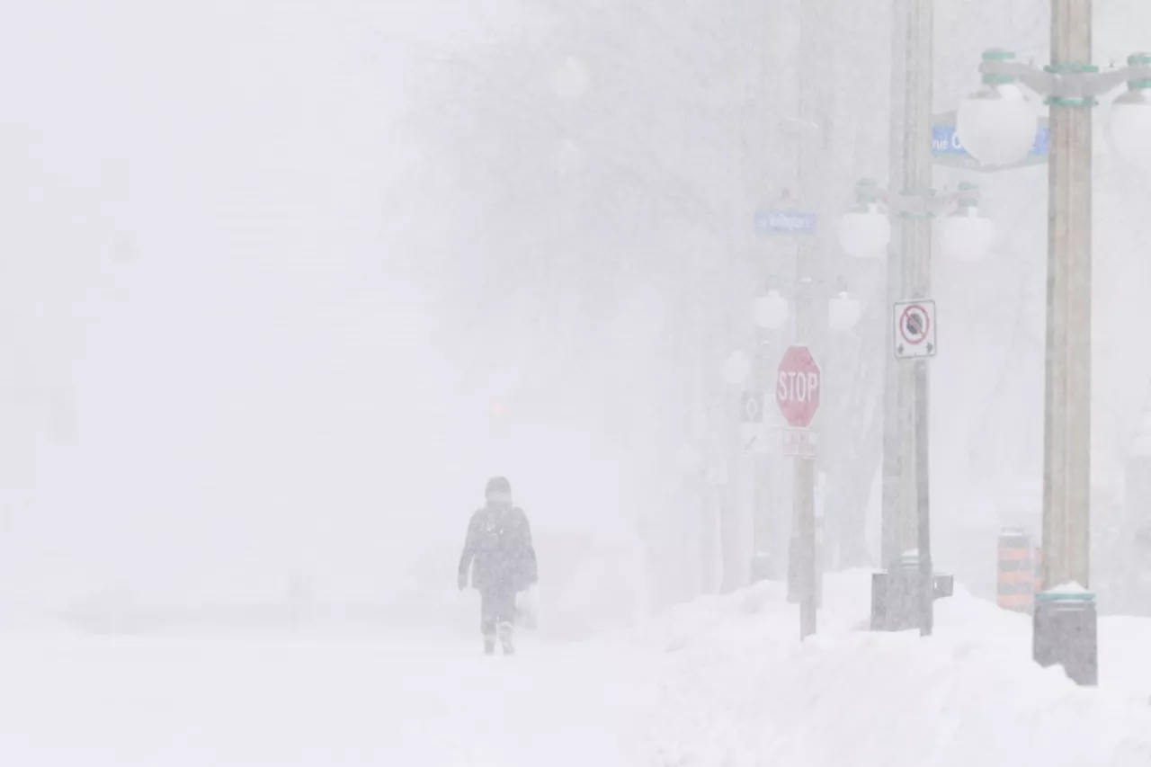 Storm buries parts of Ontario under nearly a metre of snow, thousands without power