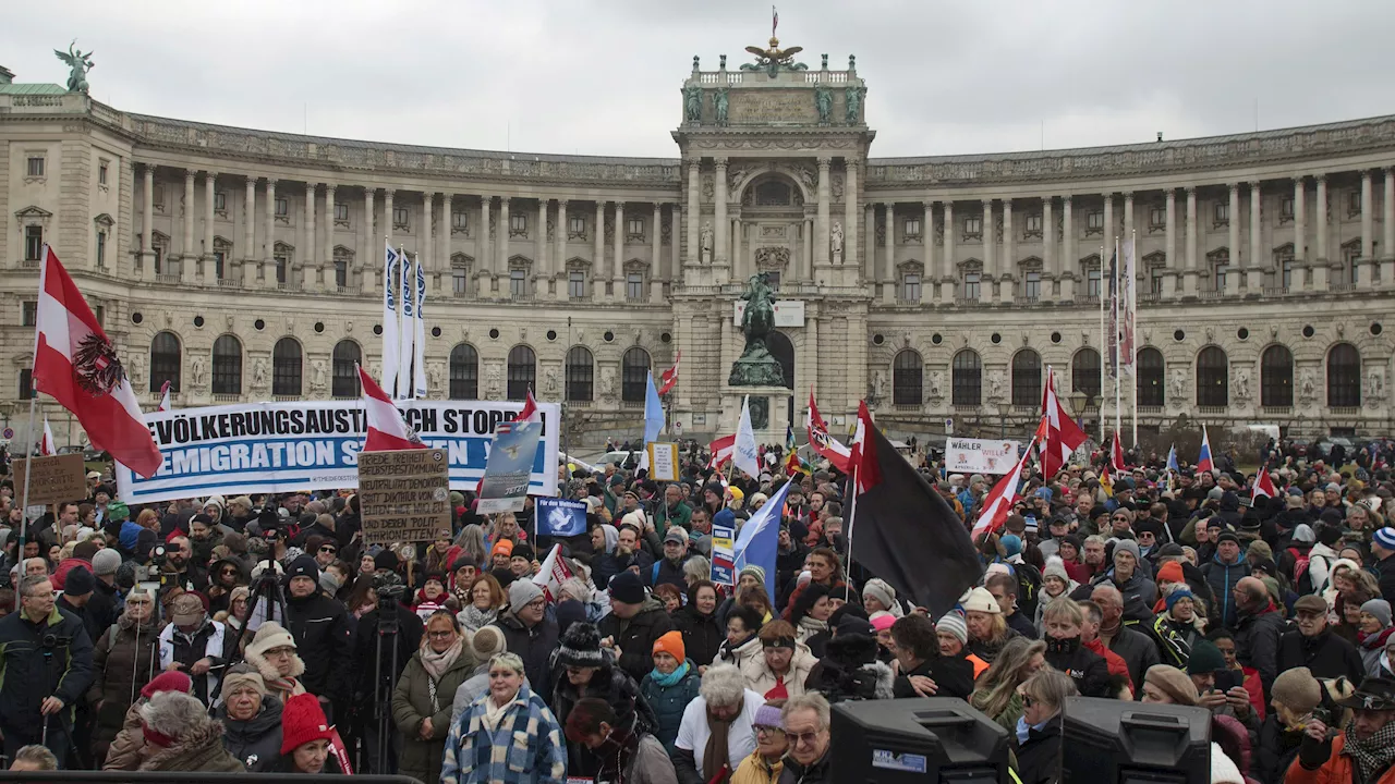 Messer, Waffe, Chaos – Wiener Demo eskaliert komplett