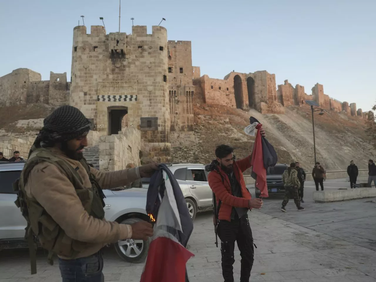 I ribelli prendo Aleppo, i curdi occupano l'aeroporto: cosa sta succedendo in Siria