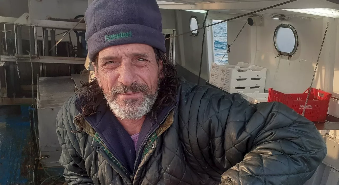 Vince 300mila euro e torna in mare, il pescatore: «E' faticoso, umile ma è mio lavoro»