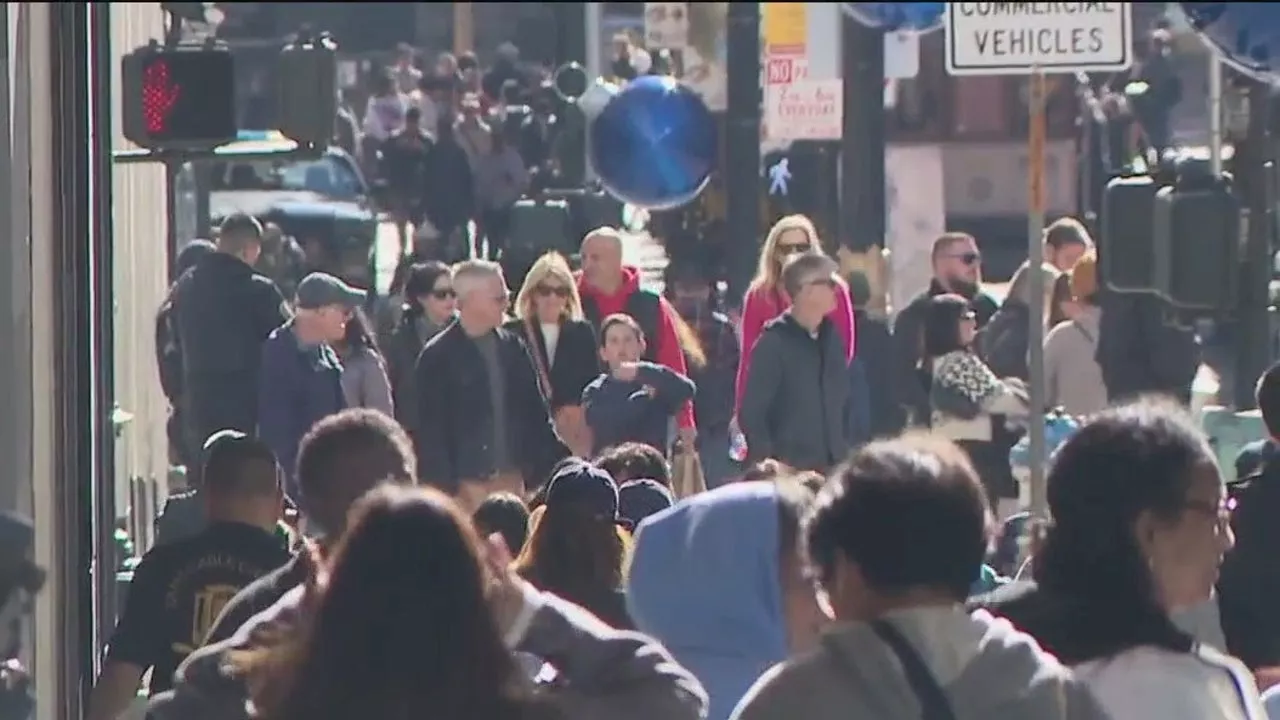 Black Friday shoppers fill Union Square, crowds steady but not overwhelming