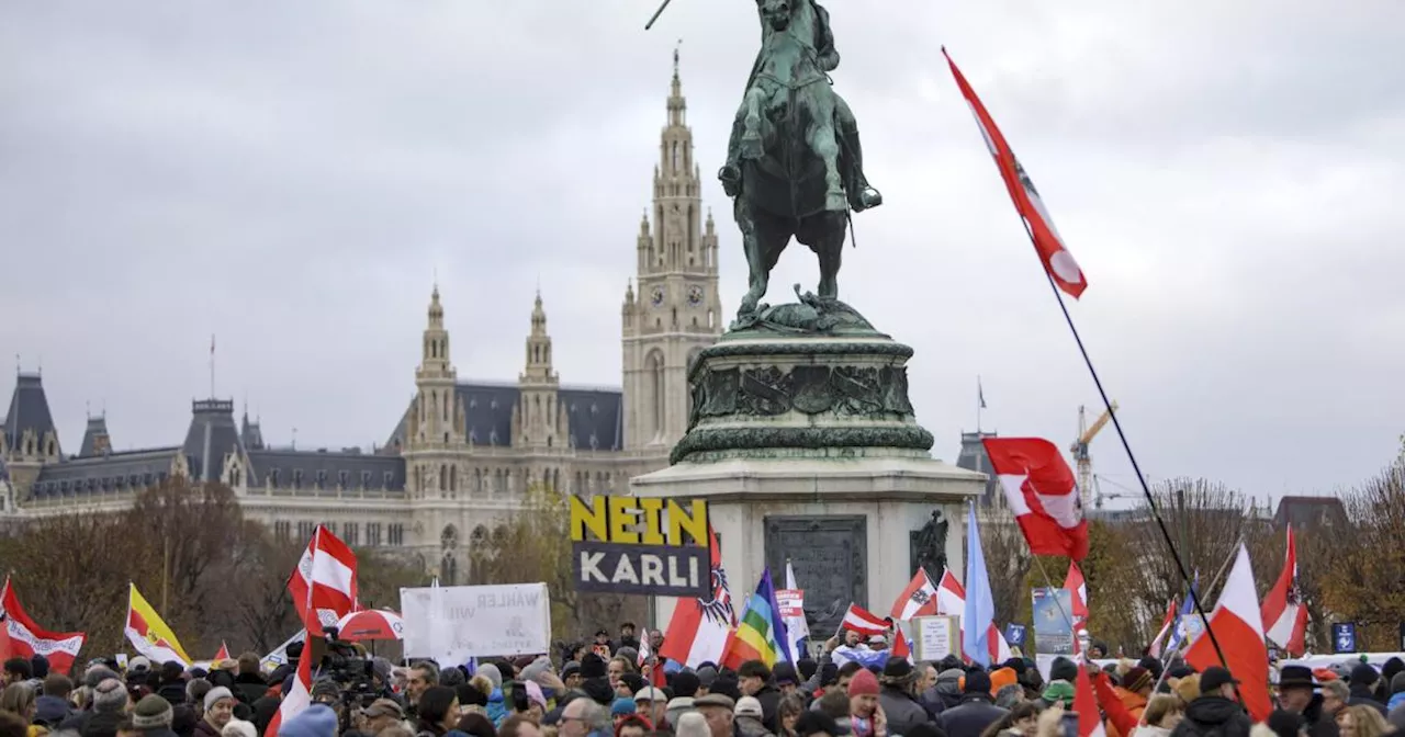 Für unser Österreich - Nein zur Zuckerl-Koalition: Demonstration am Wiener Heldenplatz