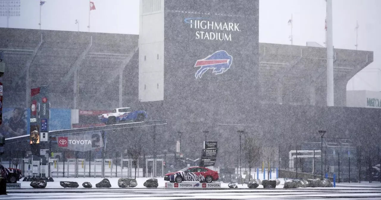 Heavy snow blankets parts of the U.S. on busy holiday travel weekend