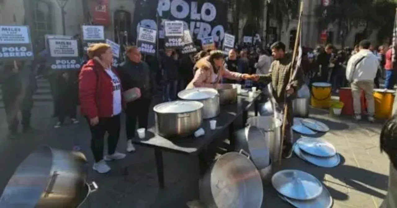 Los piqueteros se refugiaron en Llaryora tras el ajuste de los planes de Milei