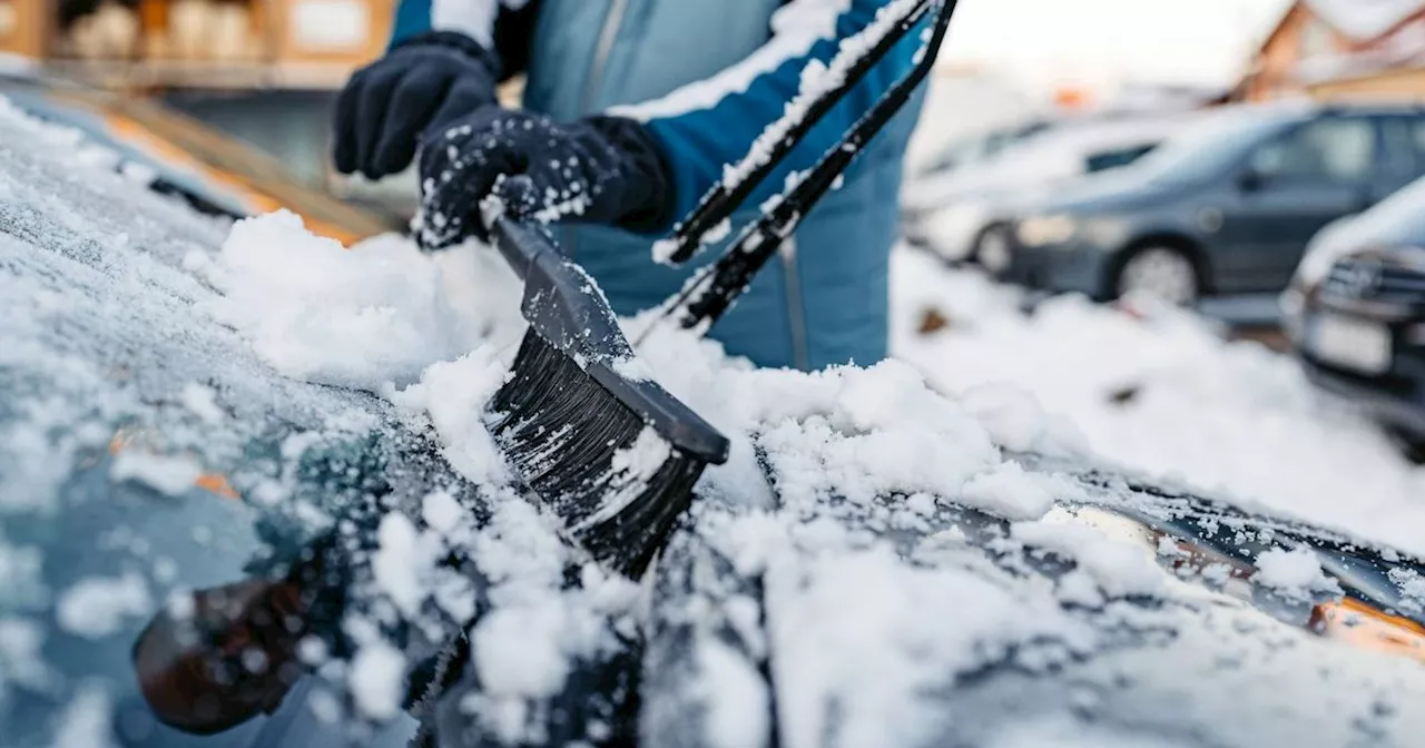 Car Expert Warns Against Boiling Water and Salt Water Hacks to Defrost Cars