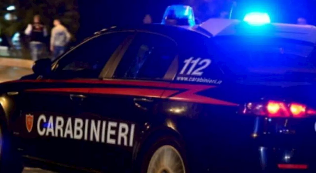 Senza patente, finge di dover andare in ospedale e sperona l'auto dei carabinieri: arrestato un 24enne