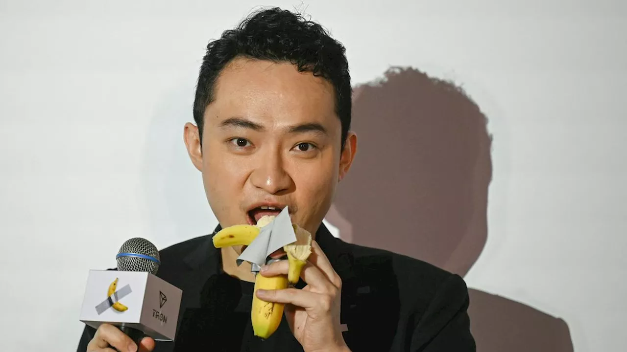 Bos Kripto Justin Sun Memakan 'Pisang Seni' Seharga 6,2 Juta Dolar