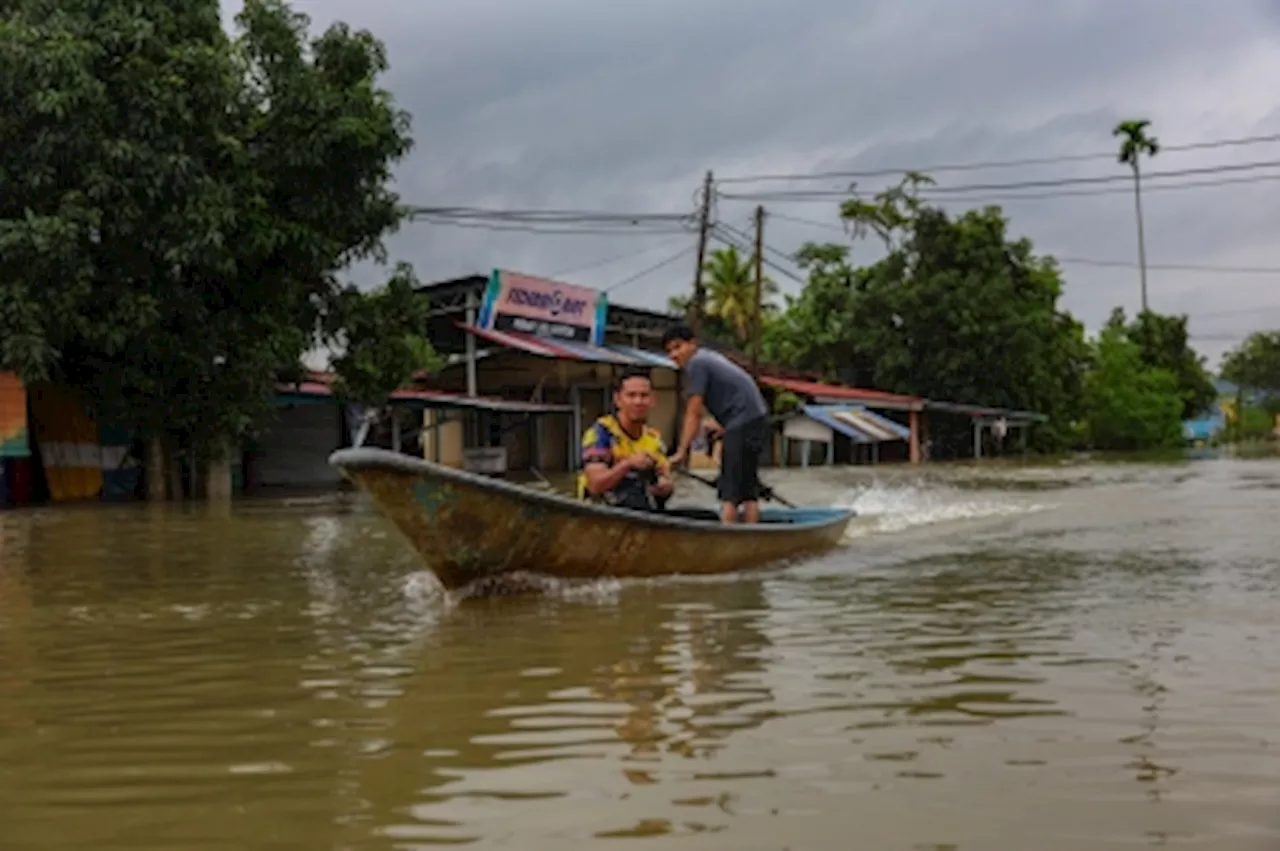 Police Deploy Helicopters to Aid Flood Victims in Kelantan