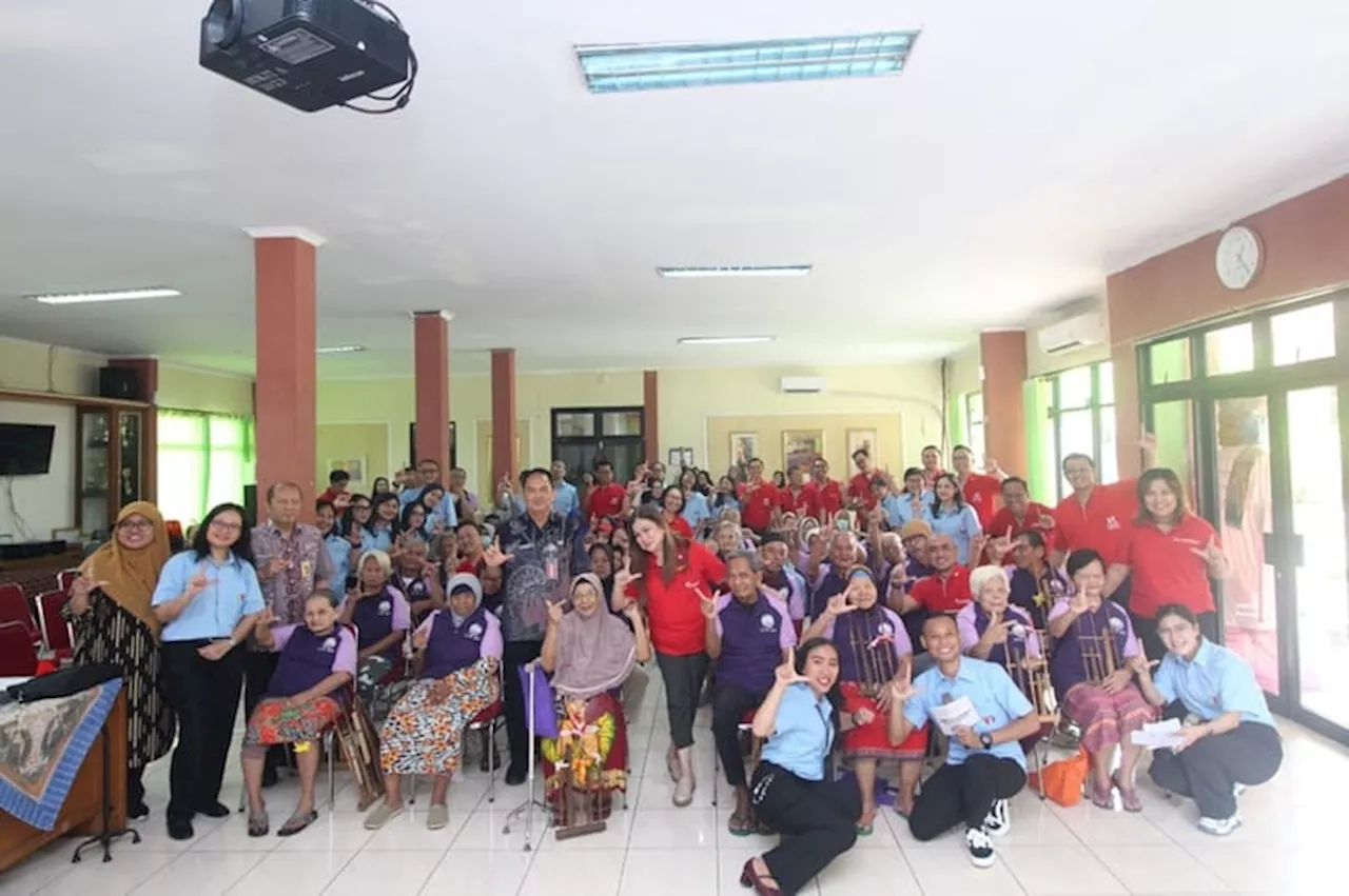 Hotel Ciputra Jakarta bersama Swiss-Belhotel Internasional Se-Jabodetabek Kunjungi Panti Tresna Werdha Budi Mulia 3