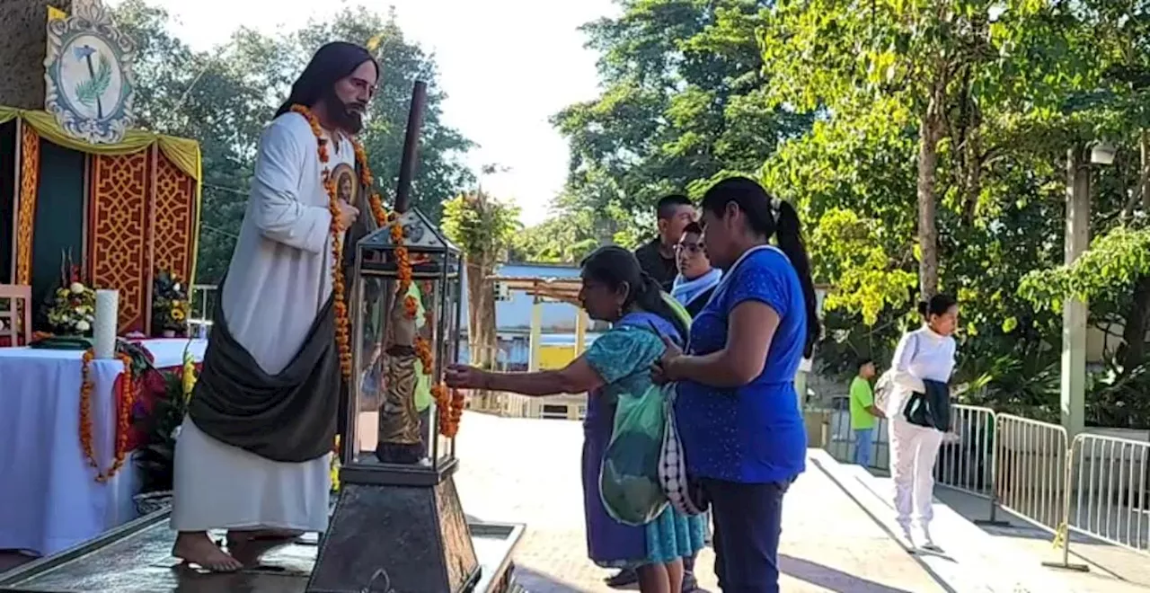 Fieles católicos hacen misa en honor a las Reliquias de San Judas Tadeo en Huejutla