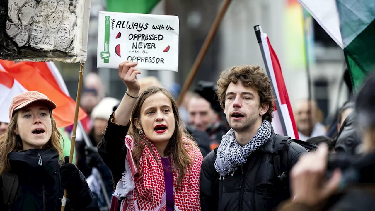 Pro-Palestijnse Demonstranten bij Stopera in Amsterdam Protesteren