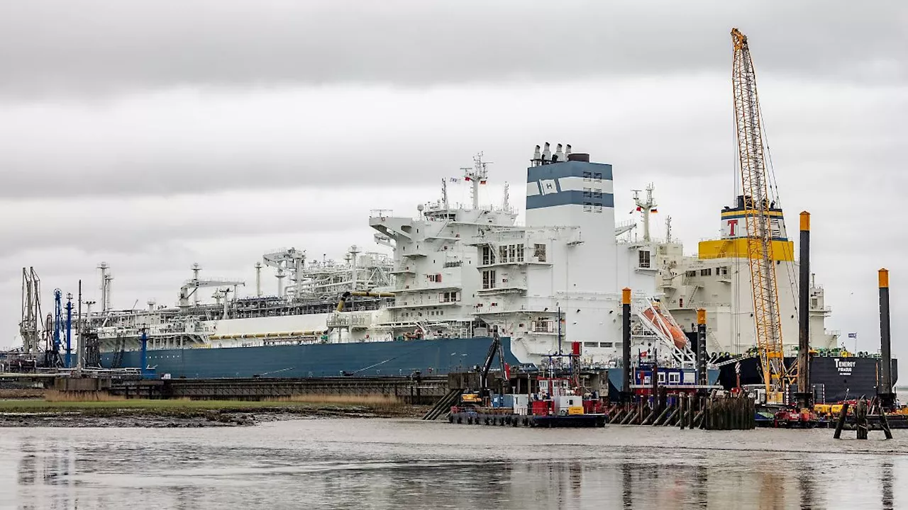 Greenpeace-Aktivisten protestieren gegen LNG-Import