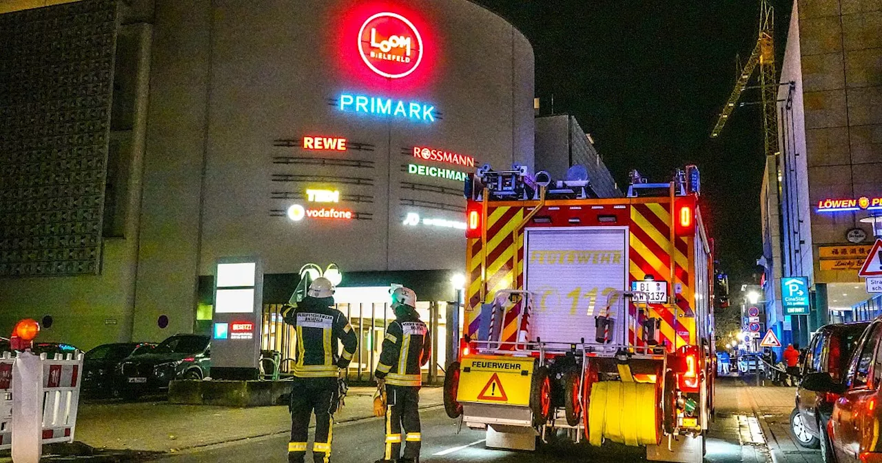 Brand im Parkhaus: Bielefelder Einkaufscenter Loom evakuiert