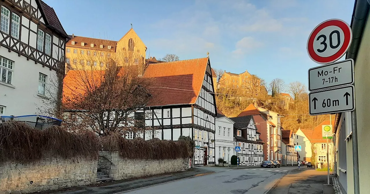 Runter vom Gas: Grüne fordern Tempolimit in Warburger Altstadt