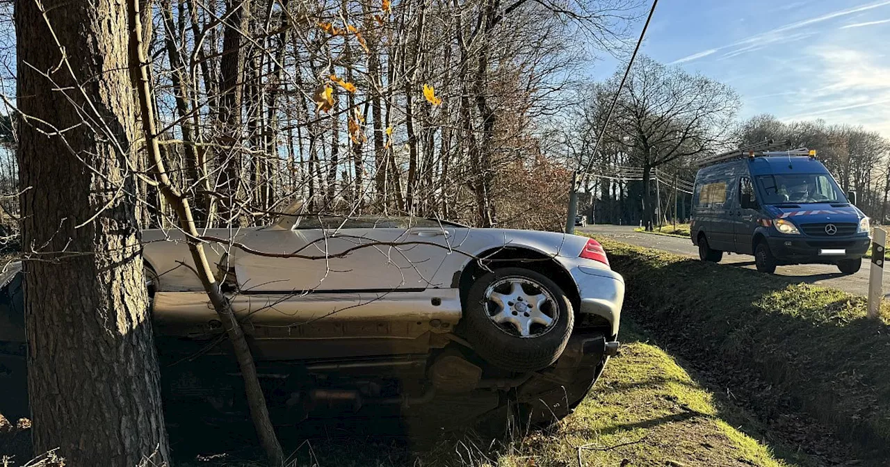 Unfall in Bielefeld: Gütersloher überschlägt sich mit seinem Auto