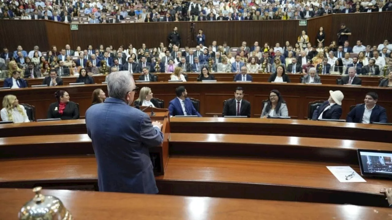 Rubén Rocha Moya rinde su tercer informe protegido por tres anillos de seguridad