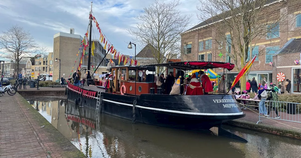 Historisch schip is wekenlang pakjesboot in Meppel: 'Het is wat uit de hand gelopen'