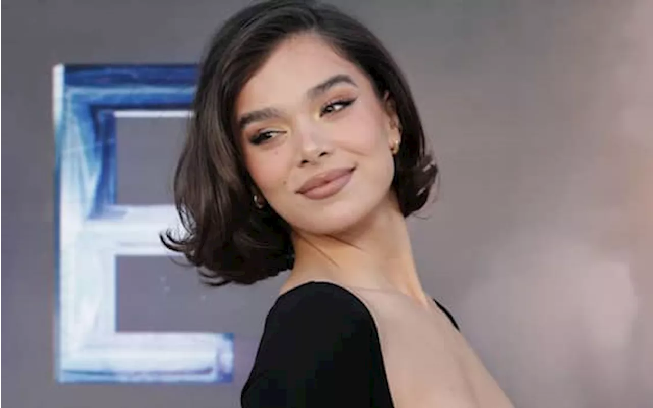 Hailee Steinfeld e Josh Allen sono ufficialmente fidanzati