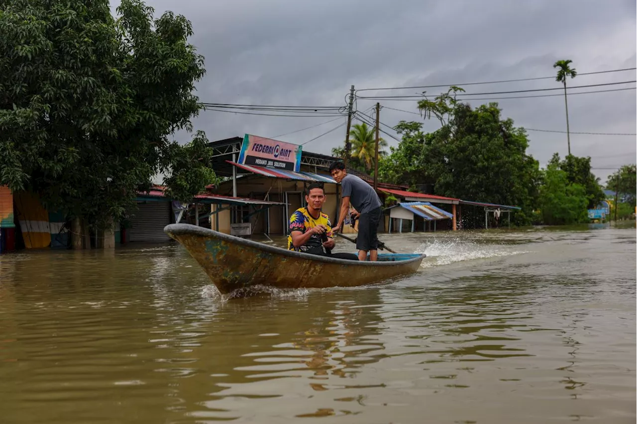 Floods: Father, two sons trapped on roof in Pasir Mas rescued