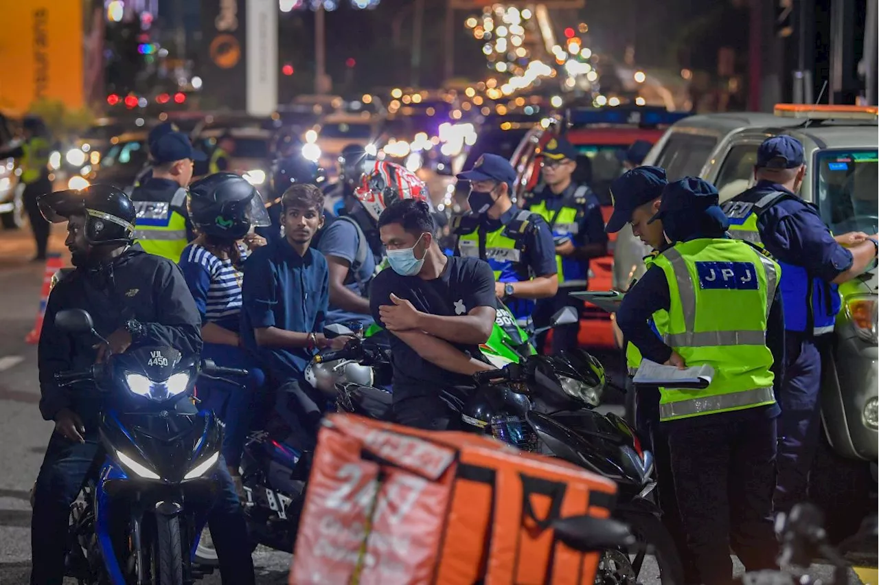 Malaysian Authorities Issue 78,152 Notices in Special Motorcycle Operation