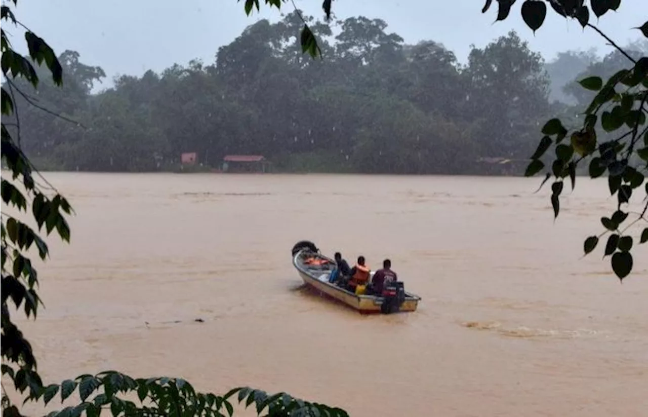 Six Individuals Forced to Flee Flooded Home in Kuala Krai