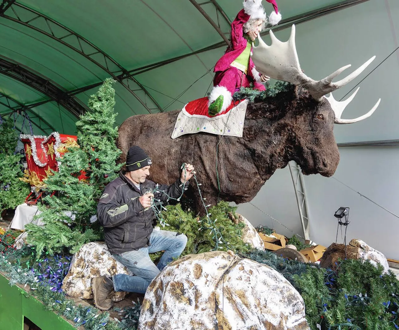 Peninsula Co-op Santa Claus Parade Set to Be Biggest Ever With 85 Entries