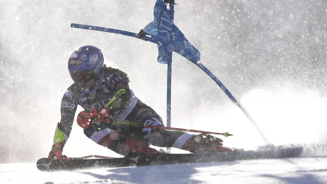 Shiffrin, brutta caduta a Killington: vittoria 100 rinviata, vince Hector, fuori Federica Brignone