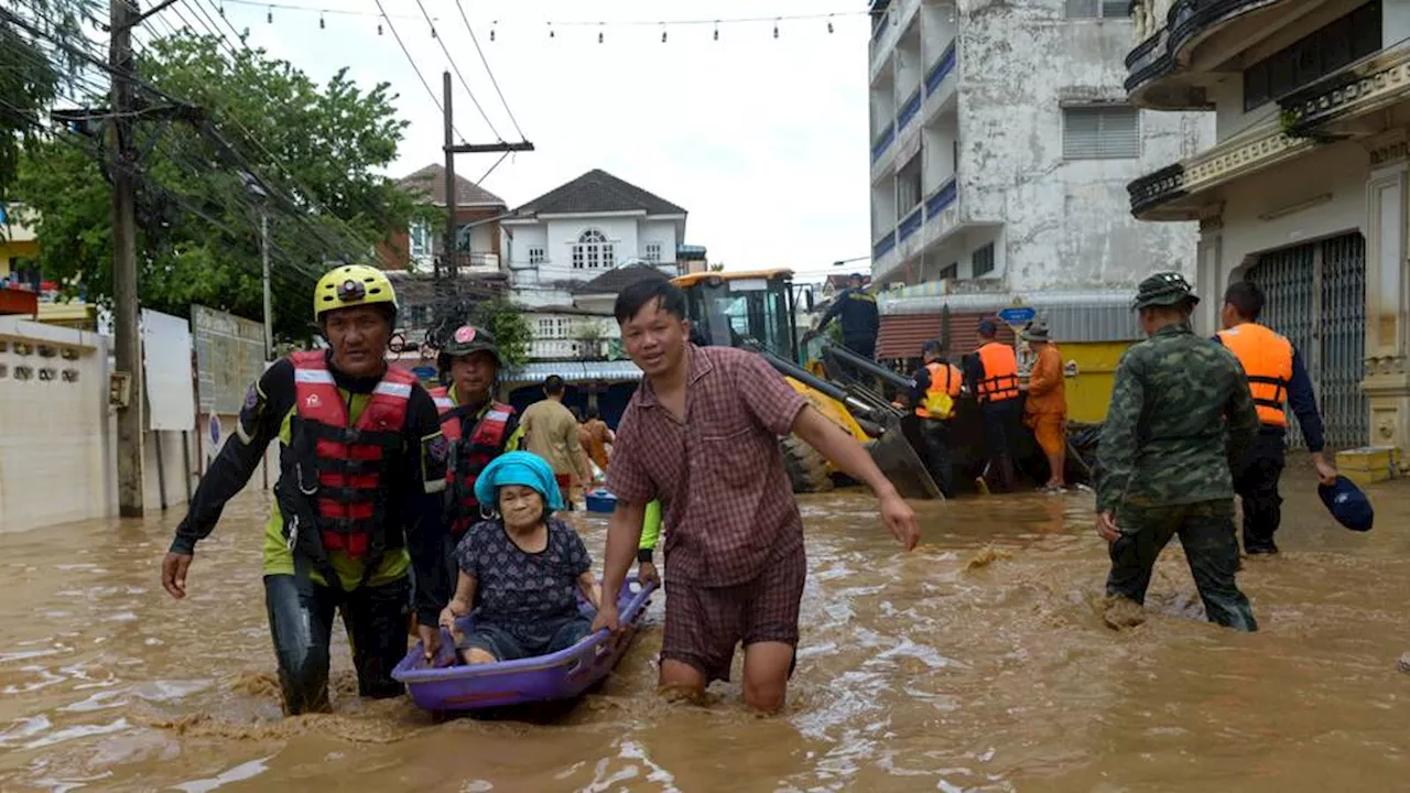 Deadly floods in Thailand displace thousands as rescue efforts intensify