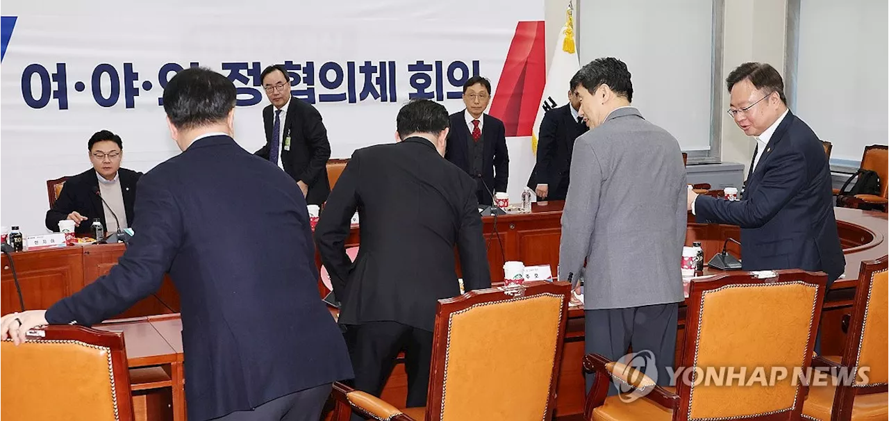 의료계 핵심 단체, 여당 지역 의대 지지에 반발 협의체 참여 중단 고려